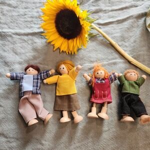 PlanToys Wooden Dollhouse Family Set 4 Poseable Figures Eco-Friendly Toys